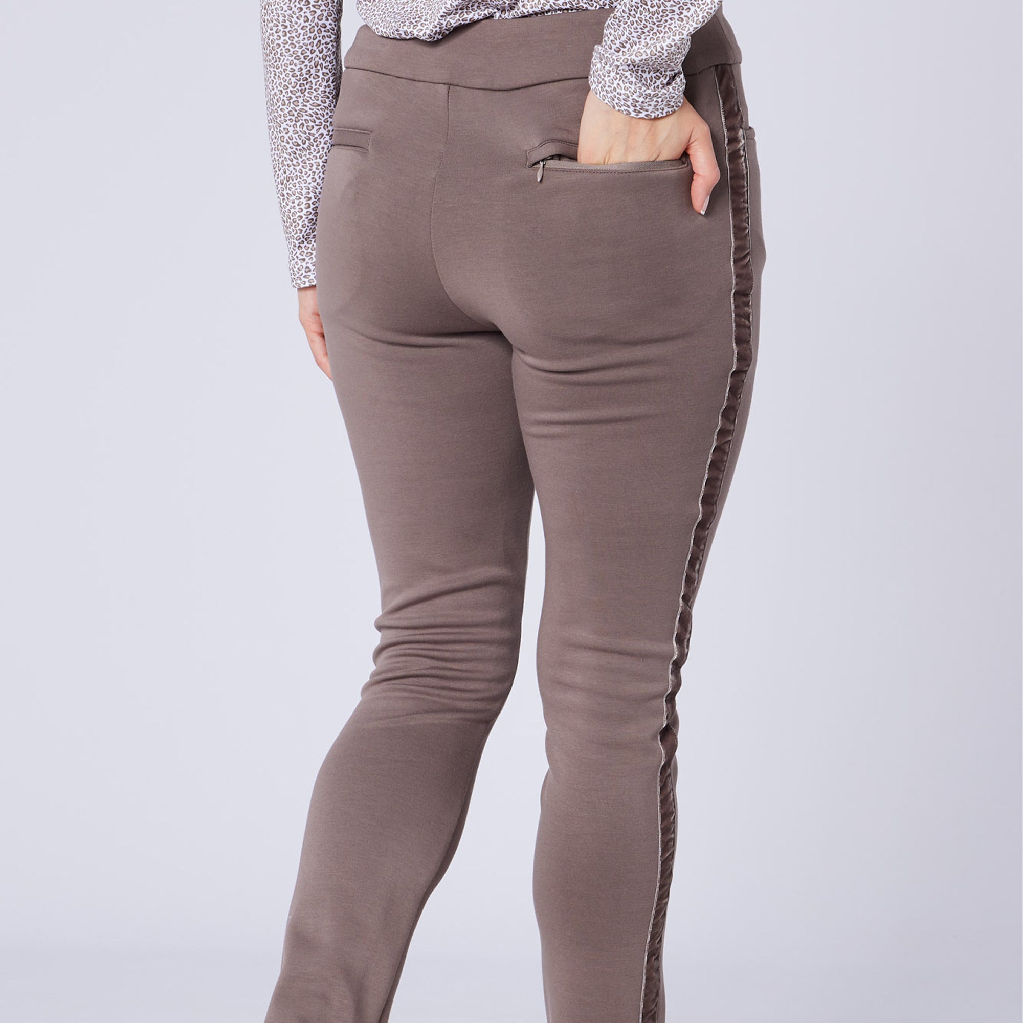 Swing Out Sister Amber Thermal Pull On Ladies Golf Trousers Walnut Whip 31 Inch