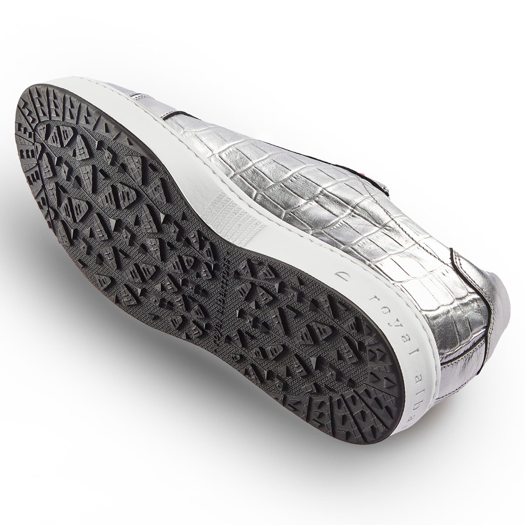 Close-up of sole on Royal Albartross Buckingham ladies spikeless golf shoes – durable and high-traction golf footwear for women
