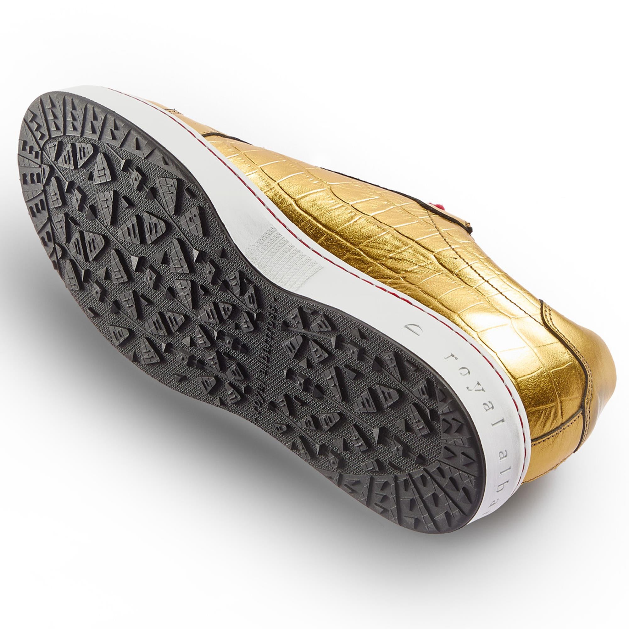 Close-up of sole on Royal Albartross Buckingham ladies spikeless golf shoes in gold croc – durable and high-traction golf footwear for women